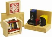 Zeitungsstnder, Uhr und Bcher