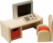 Computer mit Schreibtisch & Stuhl